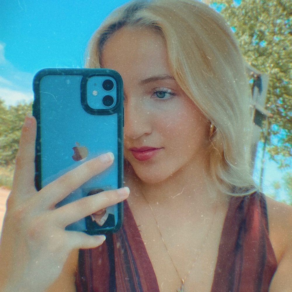 Meet your Posher, Elena